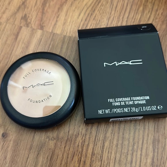 MAC Cosmetics FULL COVERAGE foundation from MAC Pro NW30- RARE AND DISCO… - Picture 1 of 6